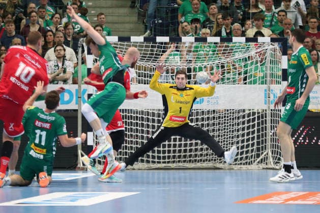 Handball DAIKIN HBL, SC DHfK Leipzig - MT Melsungen; 21.05.2026 Torwart Domenico Ebner (1, SC DHfK Leipzig) mit einer Parade. Handball, DAIKIN HBL, 1. Bundesliga, Saison 2025 2026, 32. Spieltag: SC DHfK Leipzig vs. MT Melsungen am 21.05.2026 in der Quarterback Immobilien Arena Leipzig. Copyright: xBEAUTIFULxSPORTS JanxKaeferx