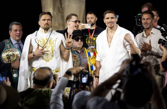 CAIRO - World champion Oleksandr Usyk and boxer Rico Verhoeven during a press conference, PK, Pressekonferenz at the Grand Egyptian Museum ahead of the title fight at the Pyramids of Giza. KOEN VAN WEEL ANP xVIxANPxSportx xxANPxIVx 558978306 originalFilename: 558978306.jpg