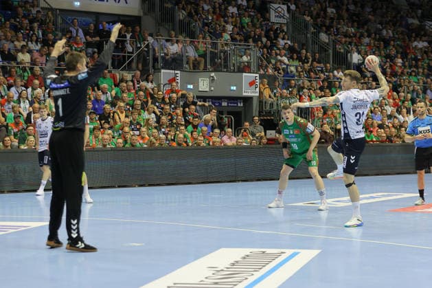 21.05.2026, xtgx, Handball, Daikin HBL, SC Magdeburg - SG Flensburg Handewitt v.l. Emil Jakobsen (Flensburg, 31) wirft Tor, Torschuetze, erzielt Tor, Treffer, scores the goaL Siebenmeter Magdeburg