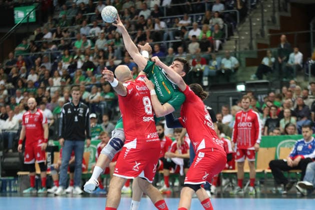 Handball DAIKIN HBL, SC DHfK Leipzig - MT Melsungen; 21.05.2026 Kein Durchkommen für Matej Klima (13, SC DHfK Leipzig). Handball, DAIKIN HBL, 1. Bundesliga, Saison 2025 2026, 32. Spieltag: SC DHfK Leipzig vs. MT Melsungen am 21.05.2026 in der Quarterback Immobilien Arena Leipzig. Copyright: xBEAUTIFULxSPORTS JanxKaeferx