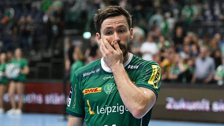 Handball-Bundesliga, Saison 2025 2026, 32. Spieltag, SC DHfK Leipzig vs. MT Melsungen (21.05.2026) Enttäuschung bei Spielern aus Leipzig nach der Niederlage im Handball-Bundesliga-Spiel DHfK Leipzig gegen MT Melsungen (21.05.2026). Zu sehen Lukas Binder (Außen Außenbahnspieler DHfK Leipzig, Rückennumer 11). Leipzig Sachsen Deutschland QUARTERBACK Immobilien Arena Am Sportforum 2