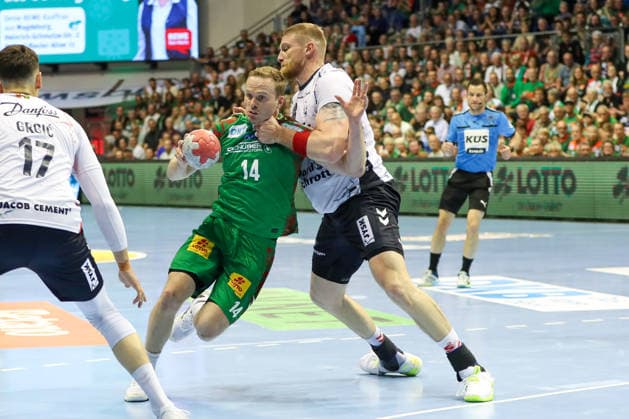 21.05.2026, xgox, Handball - Daikin HBL SC Magdeburg - SG Flensburg-Handewitt emspor, v.l. Omar Ingi Magnusson (Magdeburg, 14), Blaz Blagotsinek (Flensburg, 43) Zweikampf, Duell, Kampf, tackle Magdeburg