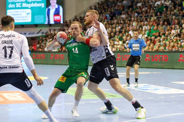 21.05.2026, xgox, Handball - Daikin HBL SC Magdeburg - SG Flensburg-Handewitt emspor, v.l. Omar Ingi Magnusson (Magdeburg, 14), Blaz Blagotsinek (Flensburg, 43) Zweikampf, Duell, Kampf, tackle Magdeburg
