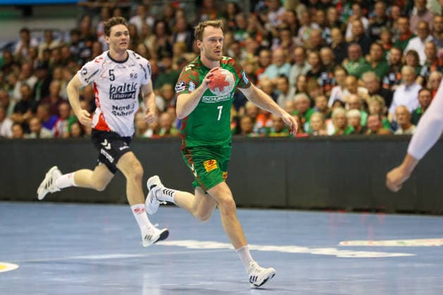 21.05.2026, xgox, Handball - Daikin HBL SC Magdeburg - SG Flensburg-Handewitt emspor, v.l. Felix Claar (Magdeburg, 7) am Ball, plays the ball Magdeburg