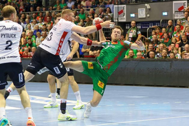21.05.2026, xgox, Handball - Daikin HBL SC Magdeburg - SG Flensburg-Handewitt emspor, v.l. Blaz Blagotsinek (Flensburg, 43), Felix Claar (Magdeburg, 7) Zweikampf, Duell, Kampf, tackle Magdeburg