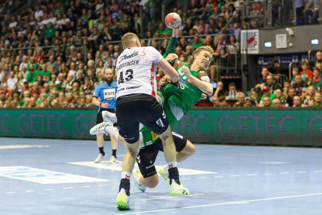 21.05.2026, xgox, Handball - Daikin HBL SC Magdeburg - SG Flensburg-Handewitt emspor, v.l. Blaz Blagotsinek (Flensburg, 43), Gisli Thorgeir Kristjansson (Magdeburg, 10) Zweikampf, Duell, Kampf, tackle Magdeburg