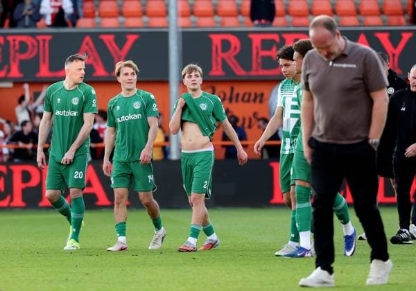 VOLENDAM - (lr) FC Groningen player Mats Seuntjes, FC Groningen player Jorg Schreuders and FC Groningen player Wouter Prins after the Dutch Eredivisie match between Ajax and FC Groningen at Kras Stadium on May 21, 2026 in Volendam, the Netherlands. (Photo by DeFodi Images) -