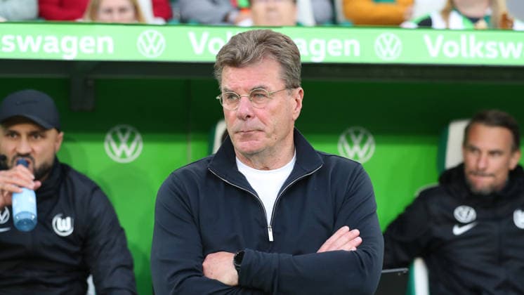 VfL vs. Paderborn, Relegation Wolfsburg, 21.05.2026, Fußball, Herren, Relegation, Saison 2025 2026, VfL Wolfsburg vs. SC Paderborn 07: Cheftrainer Dieter Hecking (VfL Wolfsburg) (DFL DFB REGULATIONS PROHIBIT ANY USE OF PHOTOGRAPHS as IMAGE SEQUENCES and or QUASI-VIDEO) Volkswagen Arena Niedersachsen Deutschland