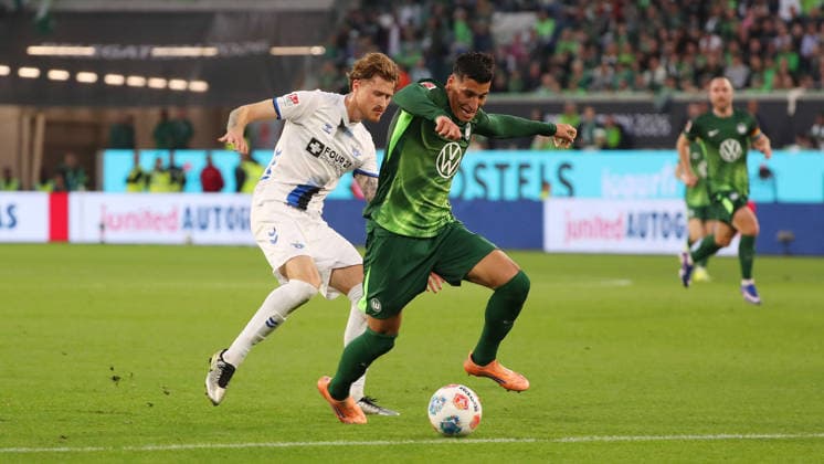 VfL vs. Paderborn, Relegation Wolfsburg, 21.05.2026, Fußball, Herren, Relegation, Saison 2025 2026, VfL Wolfsburg vs. SC Paderborn 07: Calvin Brackelmann (SC Paderborn), Adam Daghim (VfL Wolfsburg) (DFL DFB REGULATIONS PROHIBIT ANY USE OF PHOTOGRAPHS as IMAGE SEQUENCES and or QUASI-VIDEO) Volkswagen Arena Niedersachsen Deutschland