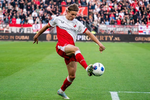 2026-05-21 FC Utrecht v SC Heerenveen - Dutch Eredivisie Conference League Play Offs Semi-Final UTRECHT, NETHERLANDS - MAY 21: Niklas Vesterlund of FC Utrecht controls the ball during the Dutch Eredivisie Conference League Play Offs Semi-Final match between FC Utrecht and SC Heerenveen at Stadion Galgenwaard on May 21, 2026 in Utrecht, Netherlands. Utrecht Stadion Galgenwaard Netherlands Content not available for redistribution in The Netherlands directly or indirectly through any third parties. Copyright: xGabrielxCalvinoxAlonsox