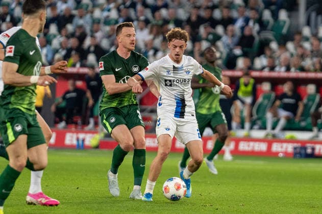 Deutschland: Fussball, Relegation 2026, Hinspiel, VfL Wolfsburg - SC Paderborn am 21.05. in Wolfsburg, Volkswagen Arena: Ruben Müller (SC Paderborn 2) am Ball Copyright: xSvenxHeidmannx