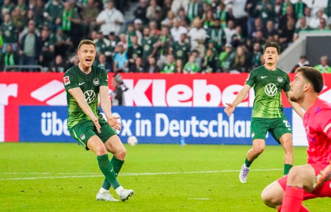 Deutschland: Relegation Bundesliga 2025 2026, Spiele Do, 21.05.2026 - VfL Wolfsburg vs SC Paderborn 07 - Volkswagen Arena (Wolfsburg): Geste, Gestik, Emotion Yannick Gerhardt (VfL Wolfsburg, 31) Wolfsburg Copyright: xAymanxAlahmedx
