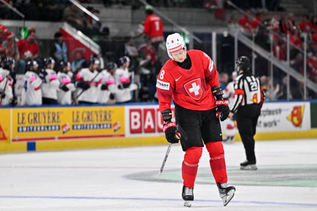ZURICH, SWITZERLAND - MAY 21: Simon Knak of Switzerland disappointed after a goal against during the 2026 IIHF Ice hockey, Eishockey World Championship, WM, Weltmeisterschaft Switzerland game between Switzerland and Great Britain at Swiss Life Arena on May 21, 2026 in Zurich, Zurich. Zurich Swiss Life Arena Zurich Switzerland Copyright: xJustPictures.ch AndreaxBrancax jp-en-EuSpIm-JP7_ANB_Sui_GB_21052026_1673