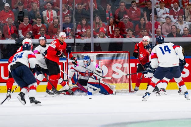 ZURICH, SWITZERLAND - MAY 21: Mat Robson (Great Britain, 20) keeping his goal clean during the Preliminary Round - Group A Match 31 between Switzerland and Great Britain at the IIHF Ice hockey, Eishockey World Championship, WM, Weltmeisterschaft 2026, Swiss Life Arena on May 21, 2026 in Zurich, Switzerland. Zurich Switzerland Copyright: xTimoxSteinx