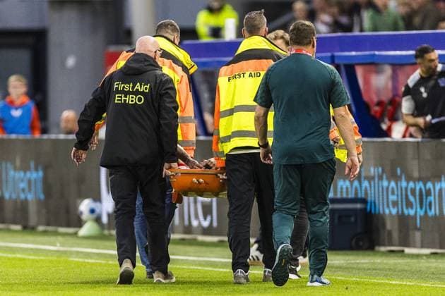 UTRECHT , 21-05-2026 , Stadion Galgenwaard , season 2025 2026 , play-offs for European football , Dutch football Eredivisie , match between Utrecht - Heerenveen , picture showsUtrecht player Alonzo Engwanda leaves pitch with injury Utrecht - Heerenveen (play off)  x203868428x Copyright: