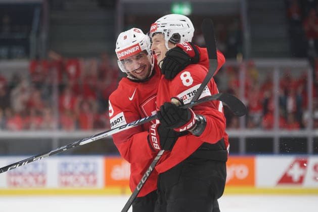 21.05.2026 Swiss Life Arena Zuerich , SCHWEIZ, Herren IIHF World Championship, WM, Weltmeisterschaft Zurich 2026 Gruppe A SUI - GBR Torjubel Damien Riat - Simon Knak (SUI)