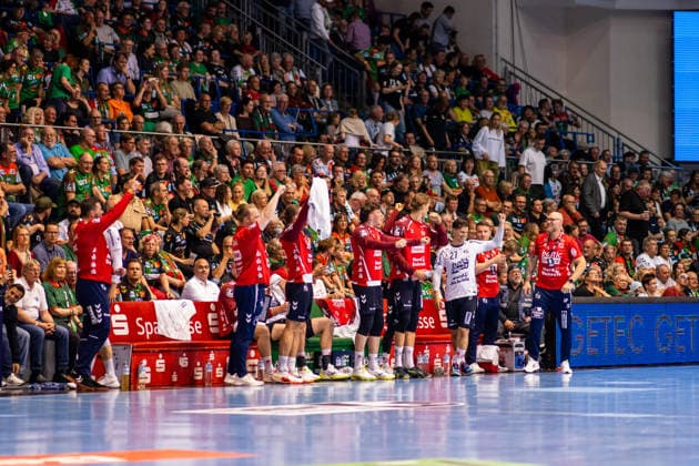 Deutschland: HBL DAIKIN Handball Bundesliga 2025 - 2026, 30. Spieltag - SC Magdeburg vs SG Flensburg Handewitt - GETEC Arena (Magdeburg): Team Jubel Copyright: xTomxLauruschkatx