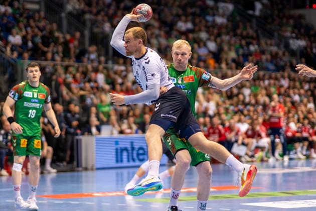 Deutschland: HBL DAIKIN Handball Bundesliga 2025 - 2026, 30. Spieltag - SC Magdeburg vs SG Flensburg Handewitt - GETEC Arena (Magdeburg): Simon Pytlick (SG Flensburg-Handewitt, 2) am Ball Copyright: xTomxLauruschkatx