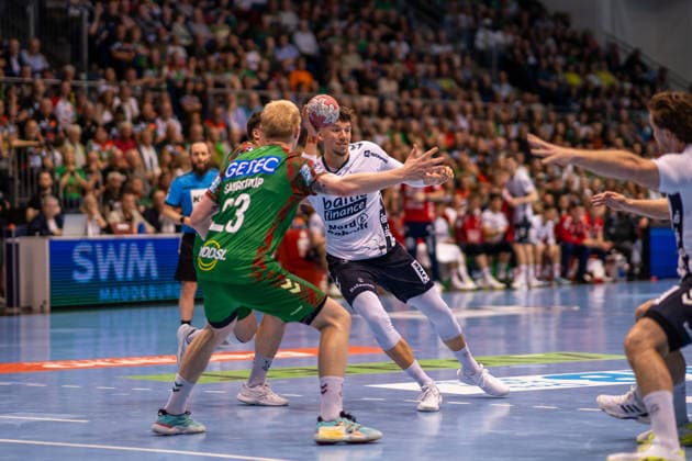 Deutschland: HBL DAIKIN Handball Bundesliga 2025 - 2026, 30. Spieltag - SC Magdeburg vs SG Flensburg Handewitt - GETEC Arena (Magdeburg): Marko Grgic (SG Flensburg-Handewitt, 17) am Ball Copyright: xTomxLauruschkatx