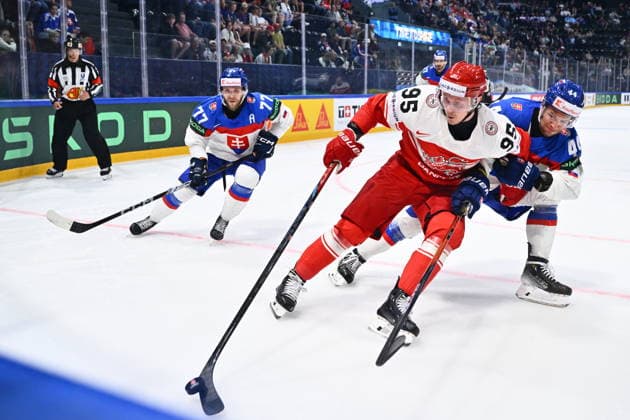 L-RNick Olesen of Denmark, Mislav Rosandic of Slovakia in action during the 2026 IIHF World Championship, WM, Weltmeisterschaft Group B, match Slovakia vs Denmark, Fribourg, Switzerland, on May 21, 2026. (CTKxPhoto RadekxPetrasek) CTKPhotoP2026052109240  CTKPhotoP2026052109240