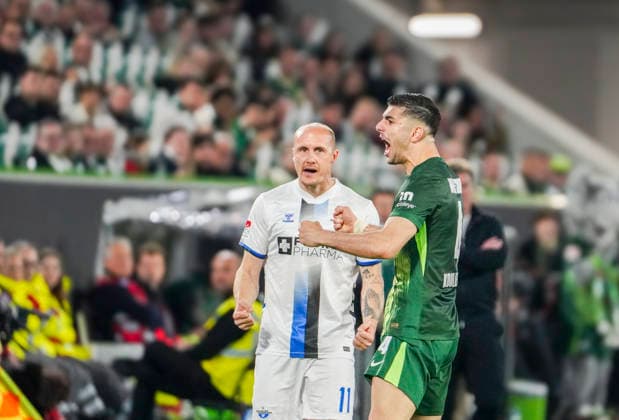 Deutschland: Relegation Bundesliga 2025 2026, Spiele Do, 21.05.2026 - VfL Wolfsburg vs SC Paderborn 07 - Volkswagen Arena (Wolfsburg): Mimik, Gesichtsausdruck, Emotion Konstantinos Koulierakis (VfL Wolfsburg, 4) Wolfsburg Copyright: xAymanxAlahmedx