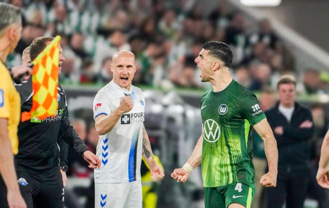 Deutschland: Relegation Bundesliga 2025 2026, Spiele Do, 21.05.2026 - VfL Wolfsburg vs SC Paderborn 07 - Volkswagen Arena (Wolfsburg): Mimik, Gesichtsausdruck, Emotion Konstantinos Koulierakis (VfL Wolfsburg, 4) Wolfsburg Copyright: xAymanxAlahmedx