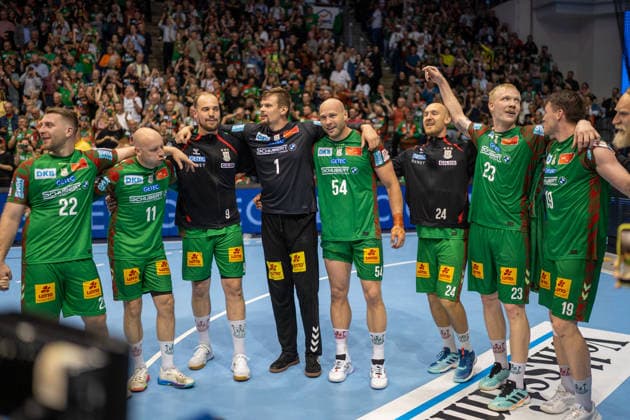Deutschland: HBL DAIKIN Handball Bundesliga 2025 - 2026, 30. Spieltag - SC Magdeburg vs SG Flensburg Handewitt - GETEC Arena (Magdeburg): Oscar Bergendahl (SC Magdeburg, 54) Sergey Hernandez Ferrer (SC Magdeburg, 1) Daniel Pettersson (SC Magdeburg, 11) Christian O Sullivan (SC Magdeburg, 24) Deutscher Meister Meisterfeier Jubel Freude Emotionen nach dem Spiel Copyright: xTomxLauruschkatx