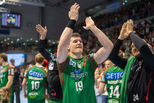 Deutschland: HBL DAIKIN Handball Bundesliga 2025 - 2026, 30. Spieltag - SC Magdeburg vs SG Flensburg Handewitt - GETEC Arena (Magdeburg): Elvar Örn Jonsson (SC Magdeburg, 19) Deutscher Meister Meisterfeier Jubel Freude Emotionen nach dem Spiel Copyright: xTomxLauruschkatx