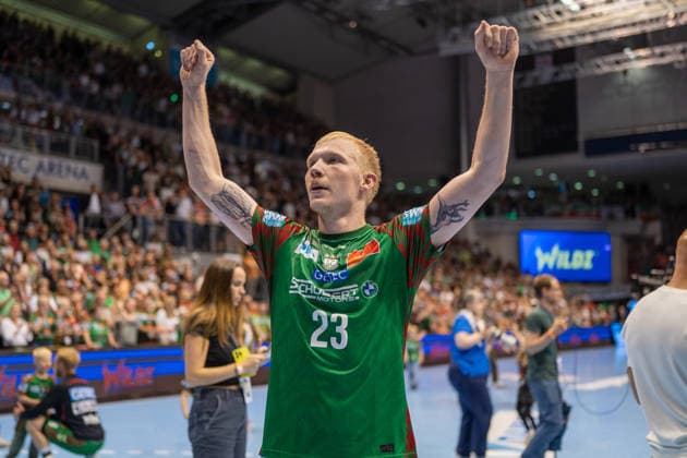 Deutschland: HBL DAIKIN Handball Bundesliga 2025 - 2026, 30. Spieltag - SC Magdeburg vs SG Flensburg Handewitt - GETEC Arena (Magdeburg): Magnus Saugstrup (SC Magdeburg, 23) Deutscher Meister Meisterfeier Jubel Freude Emotionen nach dem Spiel Copyright: xTomxLauruschkatx