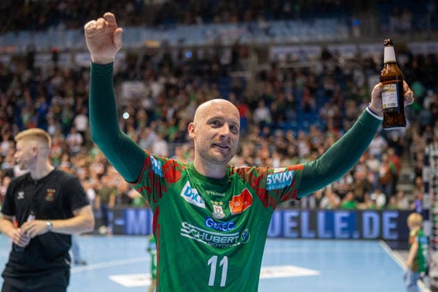 Deutschland: HBL DAIKIN Handball Bundesliga 2025 - 2026, 30. Spieltag - SC Magdeburg vs SG Flensburg Handewitt - GETEC Arena (Magdeburg): Daniel Pettersson (SC Magdeburg, 11) Deutscher Meister Meisterfeier Jubel Freude Emotionen nach dem Spiel Copyright: xTomxLauruschkatx