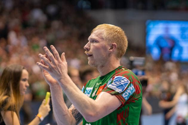 Deutschland: HBL DAIKIN Handball Bundesliga 2025 - 2026, 30. Spieltag - SC Magdeburg vs SG Flensburg Handewitt - GETEC Arena (Magdeburg): Magnus Saugstrup (SC Magdeburg, 23) Deutscher Meister Meisterfeier Jubel Freude Emotionen nach dem Spiel Copyright: xTomxLauruschkatx