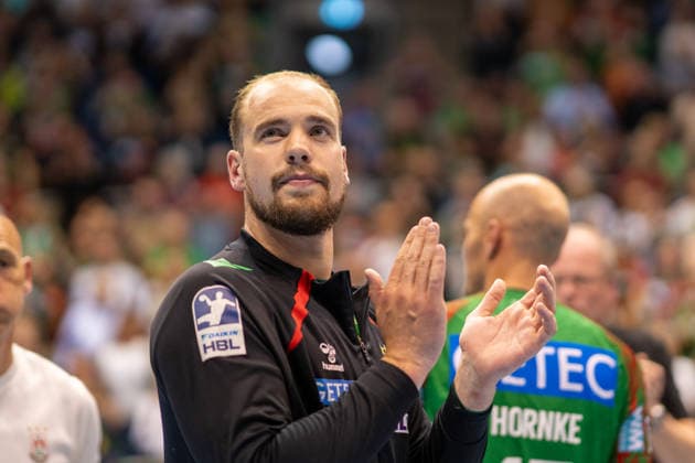 Deutschland: HBL DAIKIN Handball Bundesliga 2025 - 2026, 30. Spieltag - SC Magdeburg vs SG Flensburg Handewitt - GETEC Arena (Magdeburg): Daniel Pettersson (SC Magdeburg, 11) Deutscher Meister Meisterfeier Jubel Freude Emotionen nach dem Spiel Copyright: xTomxLauruschkatx