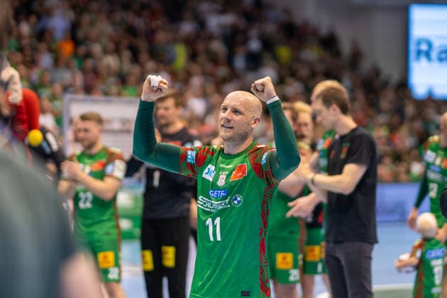 Deutschland: HBL DAIKIN Handball Bundesliga 2025 - 2026, 30. Spieltag - SC Magdeburg vs SG Flensburg Handewitt - GETEC Arena (Magdeburg): Daniel Pettersson (SC Magdeburg, 11) Deutscher Meister Meisterfeier Jubel Freude Emotionen nach dem Spiel Copyright: xTomxLauruschkatx
