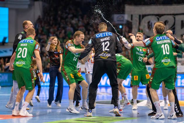 Deutschland: HBL DAIKIN Handball Bundesliga 2025 - 2026, 30. Spieltag - SC Magdeburg vs SG Flensburg Handewitt - GETEC Arena (Magdeburg): Deutscher Meister Meisterfeier Jubel Freude Emotionen nach dem Spiel Copyright: xTomxLauruschkatx