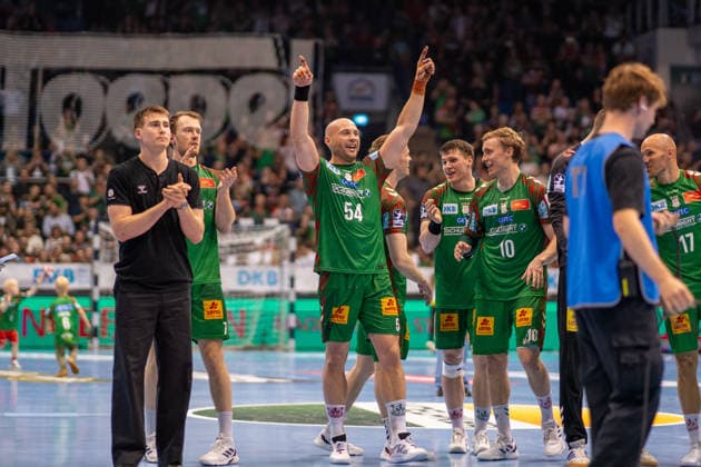 Deutschland: HBL DAIKIN Handball Bundesliga 2025 - 2026, 30. Spieltag - SC Magdeburg vs SG Flensburg Handewitt - GETEC Arena (Magdeburg): Oscar Bergendahl (SC Magdeburg, 54) Deutscher Meister Meisterfeier Jubel Freude Emotionen nach dem Spiel Copyright: xTomxLauruschkatx