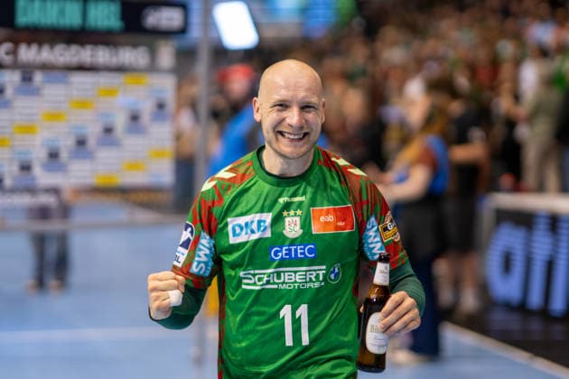 Deutschland: HBL DAIKIN Handball Bundesliga 2025 - 2026, 30. Spieltag - SC Magdeburg vs SG Flensburg Handewitt - GETEC Arena (Magdeburg): Daniel Pettersson (SC Magdeburg, 11) Deutscher Meister Meisterfeier Jubel Freude Emotionen nach dem Spiel Copyright: xTomxLauruschkatx