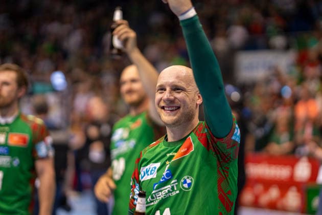 Deutschland: HBL DAIKIN Handball Bundesliga 2025 - 2026, 30. Spieltag - SC Magdeburg vs SG Flensburg Handewitt - GETEC Arena (Magdeburg): Daniel Pettersson (SC Magdeburg, 11) Deutscher Meister Meisterfeier Jubel Freude Emotionen nach dem Spiel Copyright: xTomxLauruschkatx
