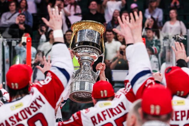 RUSSIA, KAZAN - MAY 21, 2026: Lokomotov Yaroslavl s players celebrate their victory in Leg 6 of the 2025 26 Kontinental Hockey League Gagarin Cup final playoff tie against Ak Bars Kazan at Tatneft Arena. HC Lokomotiv Yaroslavl has won the 2025 26 KHL Gagarin Cup. Sergei Savostyanov TASS  92846889