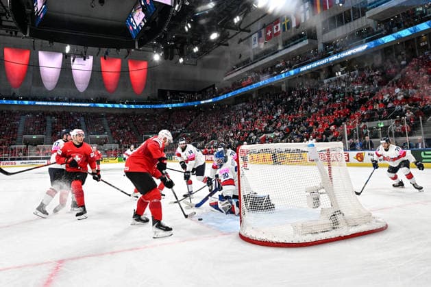 ZURICH, SWITZERLAND - MAY 21: Nino Niederreiter of Switzerland scores a goal against goalkeeper Mat Robson of Great Britain during the 2026 IIHF Ice hockey, Eishockey World Championship, WM, Weltmeisterschaft Switzerland game between Switzerland and Great Britain at Swiss Life Arena on May 21, 2026 in Zurich, Zurich. Zurich Swiss Life Arena Zurich Switzerland Copyright: xJustPictures.ch AndreaxBrancax jp-en-EuSpIm-JP7_ANB_Sui_GB_21052026_0711