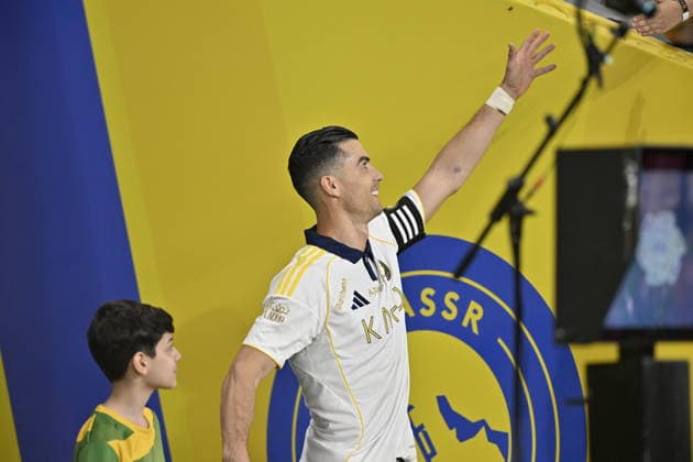 Al-Nassr v Damac - Saudi Pro League RIYADH, SAUDI ARABIA - MAY 21: Cristiano Ronaldo of Al Nassr greets fans before the Saudi Pro League football match between Al Nassr and Damac FC at Alawwal Park (King Saud University Stadium) in Riyadh, Saudi Arabia, on May 21, 2026. Mohammed Saad Anadolu Riyadh Saudi Arabia. Editorial use only. Please get in touch for any other usage.  Copyright: x2026xAnadoluxMohammedxSaadx