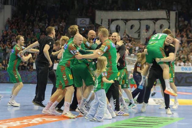 21.05.2026, xtgx, Handball, Daikin HBL, SC Magdeburg - SG Flensburg Handewitt v.l. Magdeburg Siegerehrung, Ehrung, Pokal, Meisterschale, Schale, Jubel, deutscher Meister, Meisterschaft Magdeburg