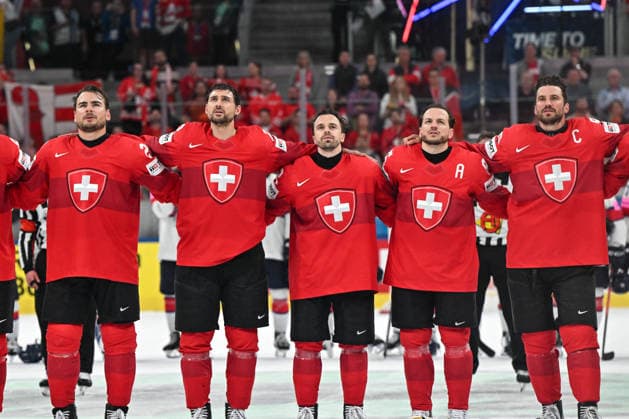 ZURICH, SWITZERLAND - MAY 21: Switzerland listen to the national anthem after the victory during the 2026 IIHF Ice hockey, Eishockey World Championship, WM, Weltmeisterschaft Switzerland game between Switzerland and Great Britain at Swiss Life Arena on May 21, 2026 in Zurich, Zurich. Zurich Swiss Life Arena Zurich Switzerland Copyright: xJustPictures.ch AndreaxBrancax jp-en-EuSpIm-JP7_ANB_Sui_GB_21052026_2021