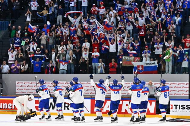 Slovak hockey players and fans celebrate victory after the 2026 IIHF World Championship, WM, Weltmeisterschaft Group B, match Slovakia vs Denmark, Fribourg, Switzerland, on May 21, 2026. (CTKxPhoto RadekxPetrasek) CTKPhotoP2026052109671  CTKPhotoP2026052109671