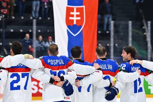 Slovak team celebrate victory after the 2026 IIHF World Championship, WM, Weltmeisterschaft Group B, match Slovakia vs Denmark, Fribourg, Switzerland, on May 21, 2026. (CTKxPhoto RadekxPetrasek) CTKPhotoP2026052109687  CTKPhotoP2026052109687