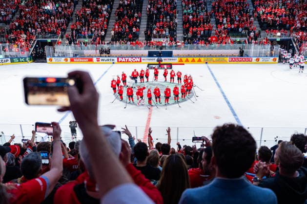 ZURICH, SWITZERLAND - MAY 21: Fans celebrating the win of the team Switzerland during the Preliminary Round - Group A Match 31 between Switzerland and Great Britain at the IIHF Ice hockey, Eishockey World Championship, WM, Weltmeisterschaft 2026, Swiss Life Arena on May 21, 2026 in Zurich, Switzerland. Zurich Switzerland Copyright: xTimoxSteinx