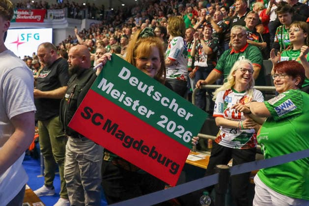 21.05.2026, xgox, Handball - Daikin HBL SC Magdeburg - SG Flensburg-Handewitt emspor, v.l. Fans Jubel ueber den Sieg, Jubel nach Spielende, Jubel zur deutschen Meisterschaft, Magdeburg
