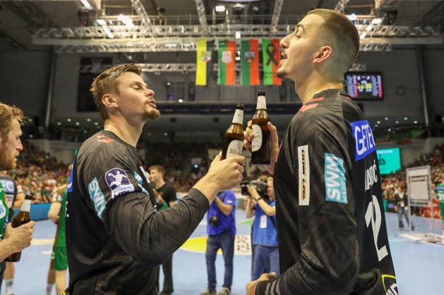 21.05.2026, xgox, Handball - Daikin HBL SC Magdeburg - SG Flensburg-Handewitt emspor, v.l. Sergey Hernandez Ferrer (Magdeburg, 1), Matej Mandic (Magdeburg, 12) Jubel ueber den Sieg, Jubel nach Spielende, Jubel zur deutschen Meisterschaft, Magdeburg