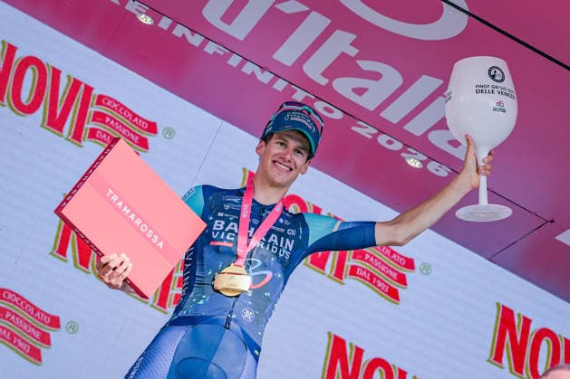 109th Giro d Italia 2026 - Stage 12 Alec Segaert of Bahrain Victorious receives an award on the podium after stage 12 of the 2026 Giro d Italia, Imperia-Novi Ligure, in Novi Ligure, Italy, on May 21, 2026. Novi Ligure Italy  Copyright: xAndreaxxAmatox originalFilename:amato-notitle260521_npXH1.jpg