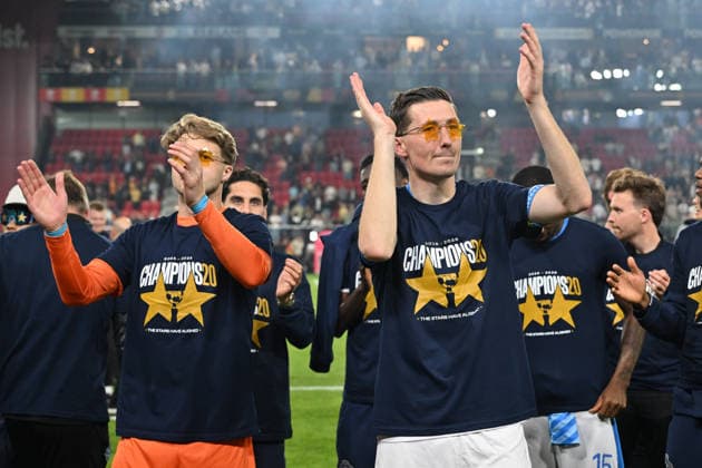 260521 KV Mechelen vs Club Brugg goalkeeper Nordin Jackers (29) of Club Brugge and Hans Vanaken (20) of Club Brugge celebrate during the Jupiler Pro League season 2025 - 2026 matchday 9 game in the Champions Play offs between KV Mechelen and Club Brugge KV on May 21 , 2026 in Mechelen, Belgium. (Photo by David Catry Isosport) Mechelen Belgium  Copyright: xDavidxCatryx 20260521DC2_5526
