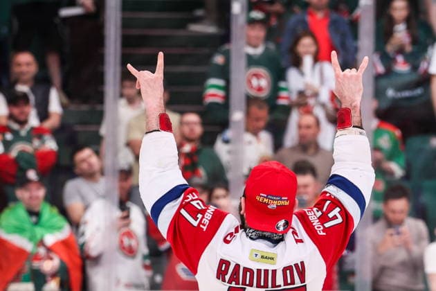 RUSSIA, KAZAN - MAY 21, 2026: Lokomotov Yaroslavl s Alexander Radulov celebrates his team s victory in Leg 6 of the 2025 26 Kontinental Hockey League Gagarin Cup final playoff tie against Ak Bars Kazan at Tatneft Arena. HC Lokomotiv Yaroslavl has won the 2025 26 KHL Gagarin Cup. Sergei Savostyanov TASS  92853640